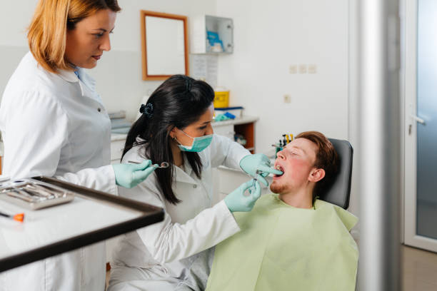 Best Emergency Tooth Extraction  in Bardmoor, FL